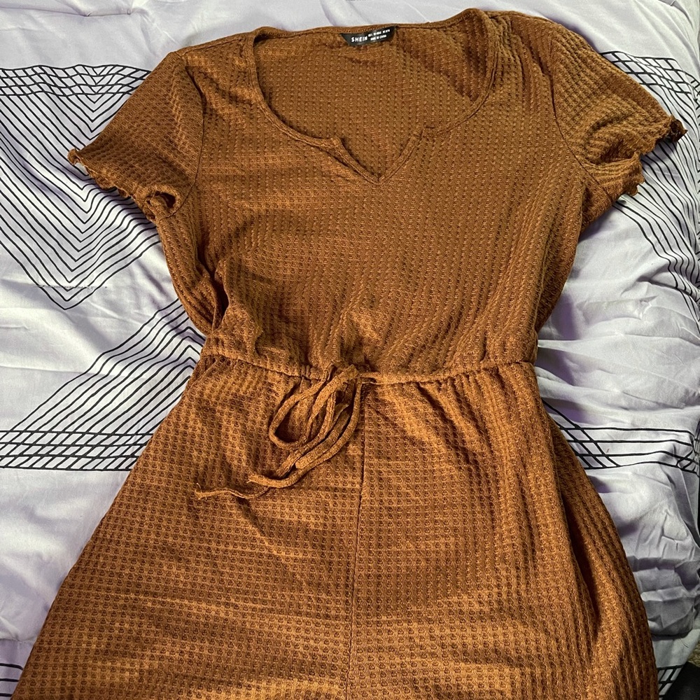 SHEIN SIZE L NOTCHED LETTUCE TRIM ROMPER